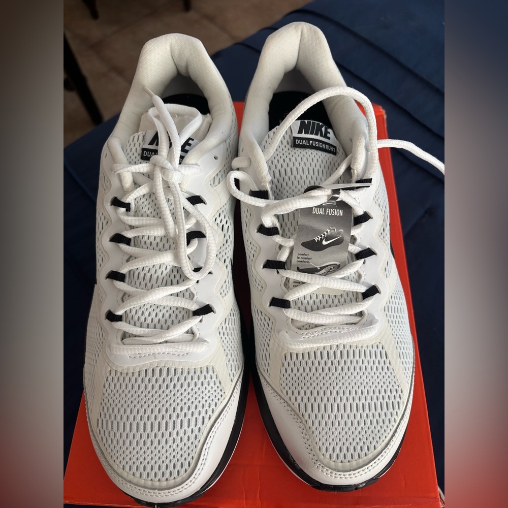 Nike Dual Fusion White and Black Men's Athletic Shoes
